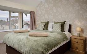 Arnside - Spacious 10-Bedroom Seaside Cottage With Hot Tub
